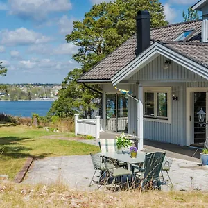 Elegant With Stunning Sea View And Garden Stockholm