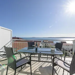 apartmani-emil-trogir.hotels-in-trogir.com/